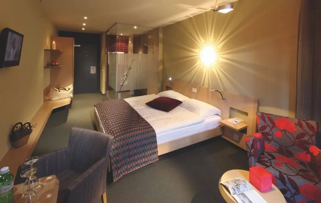Rovanada Zimmer Mountain Light